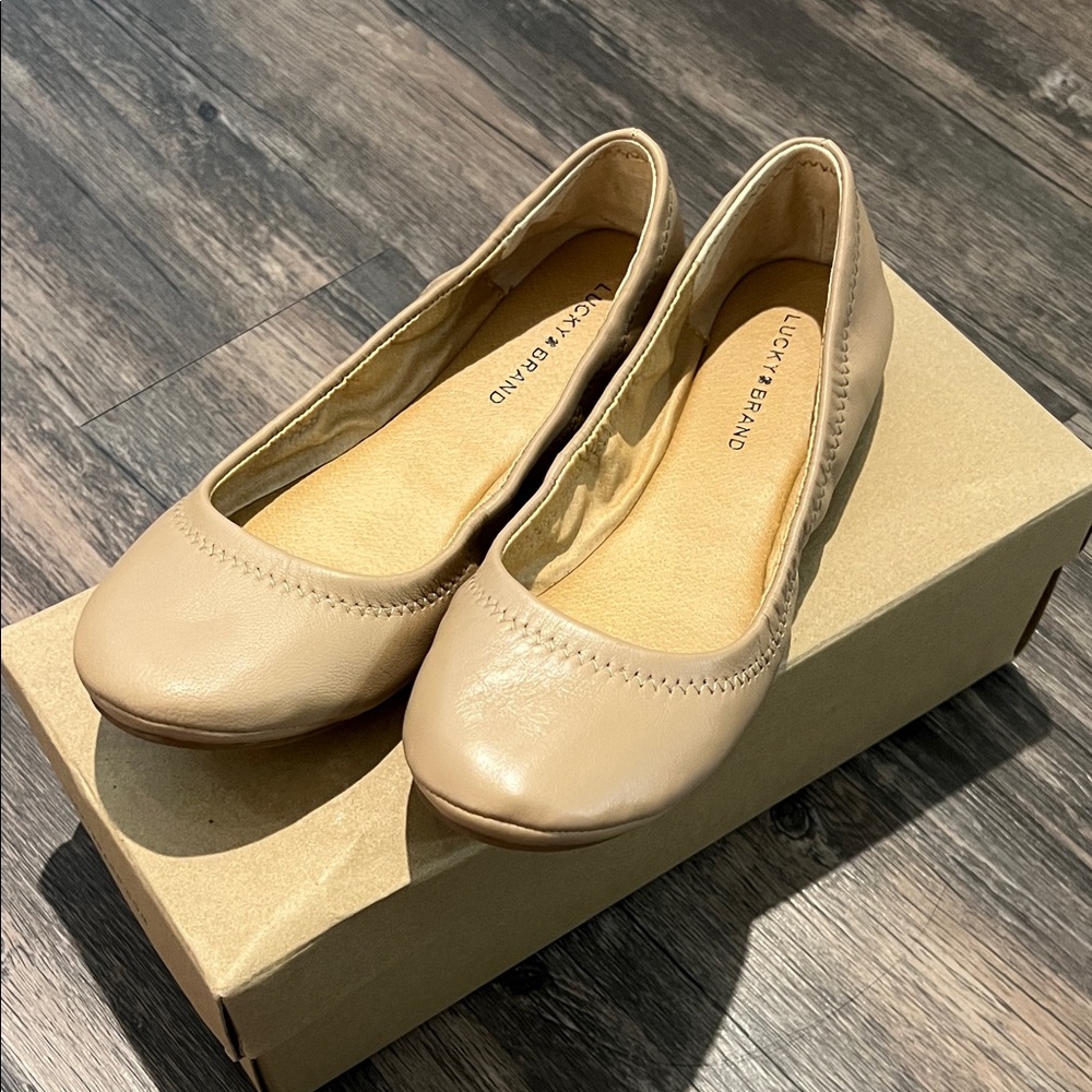 NIB Lucky Brand Emmie Ballet Flat Women's Beige Leather Size 6M